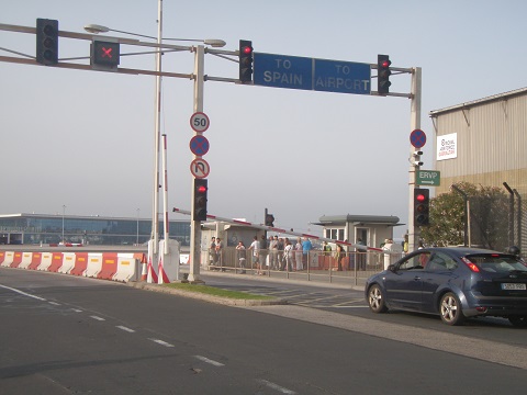 17závora se zavírá.JPG