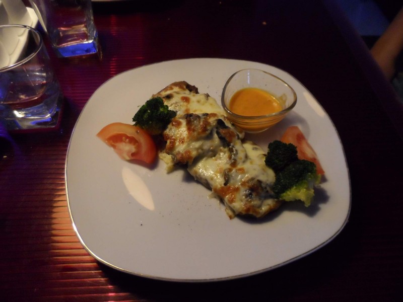 Obed v Tomato Cafe - mistni specialita, peceny kravsky jazyk