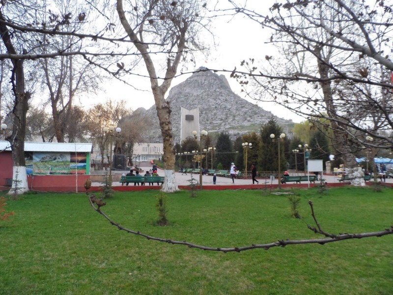 Hora Sulaiman Too z Alimbek Datka square