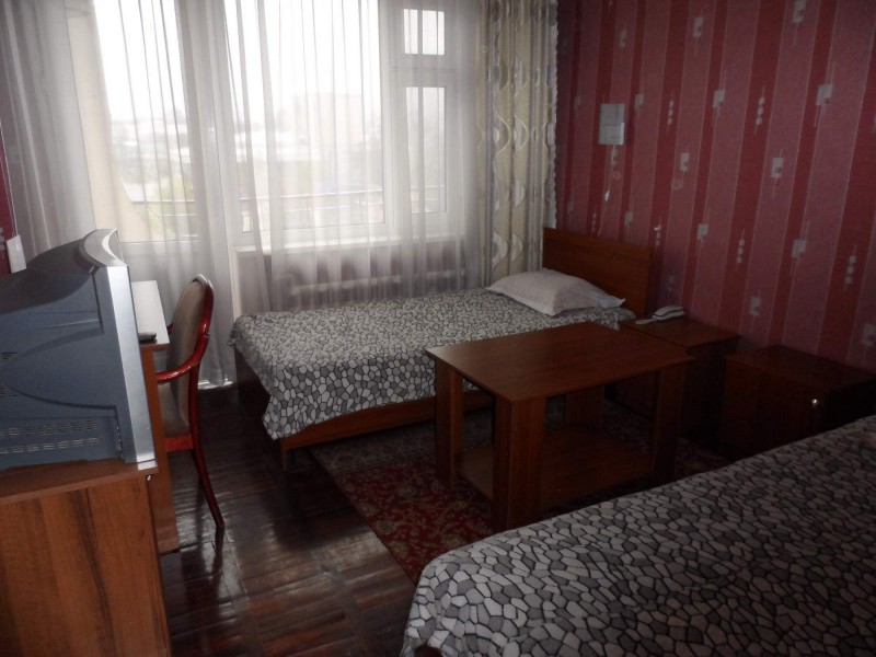 Twin room na mistni pomery ve 4* hotelu. Hotel Osh Nuru