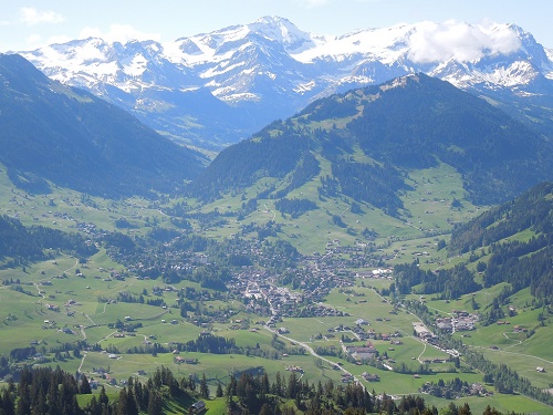 18 Gstaad jako na dlani.JPG