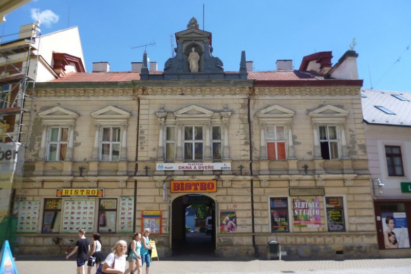 Pěkné měšťanské domy, ale ten vliv posledních let :-(