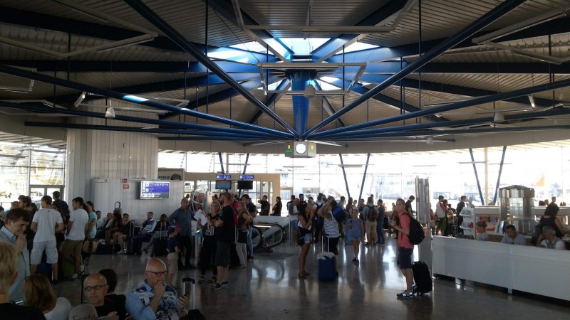 Satelitni terminal s D gates