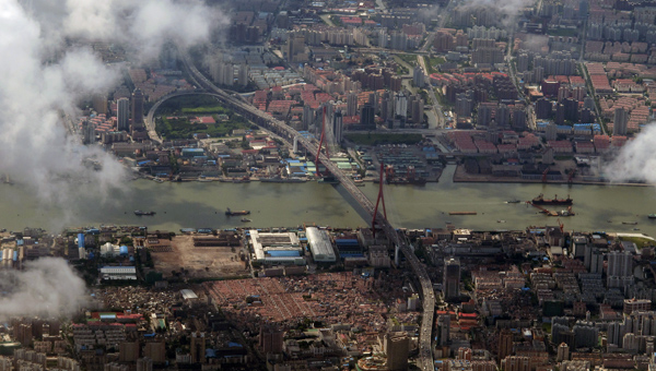 Huangpu River a Yangpu Bridge