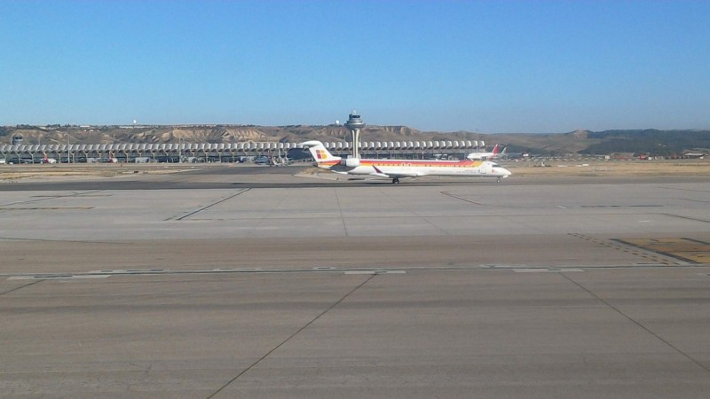 CRJ900 Air Nostrum behem taxovani
