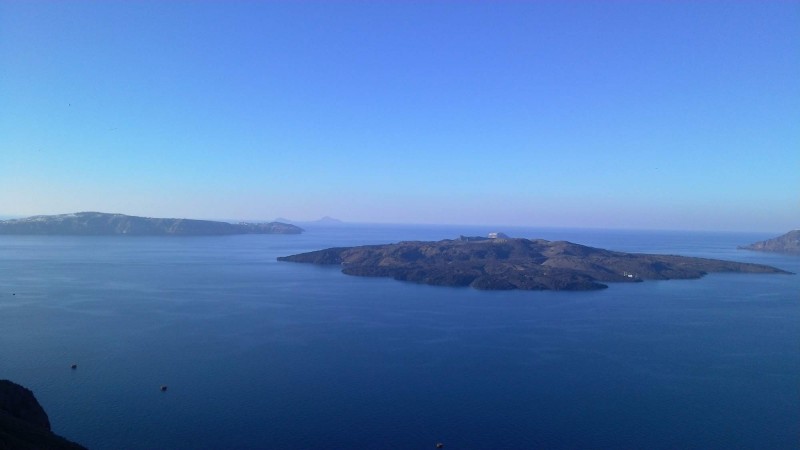 pohled na neobydleny ostrov Nea Kameni