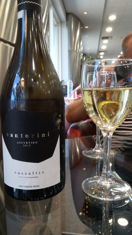 a k tomu suche bile vino ze Santorini