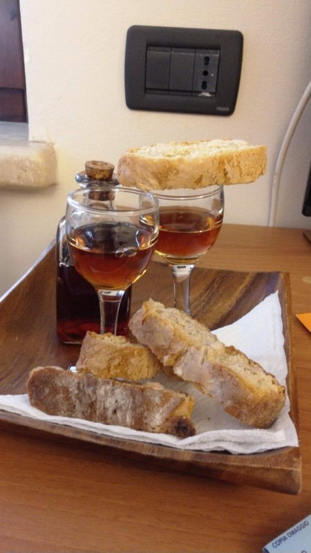 mistni liker s Biscotti na uvitanou
