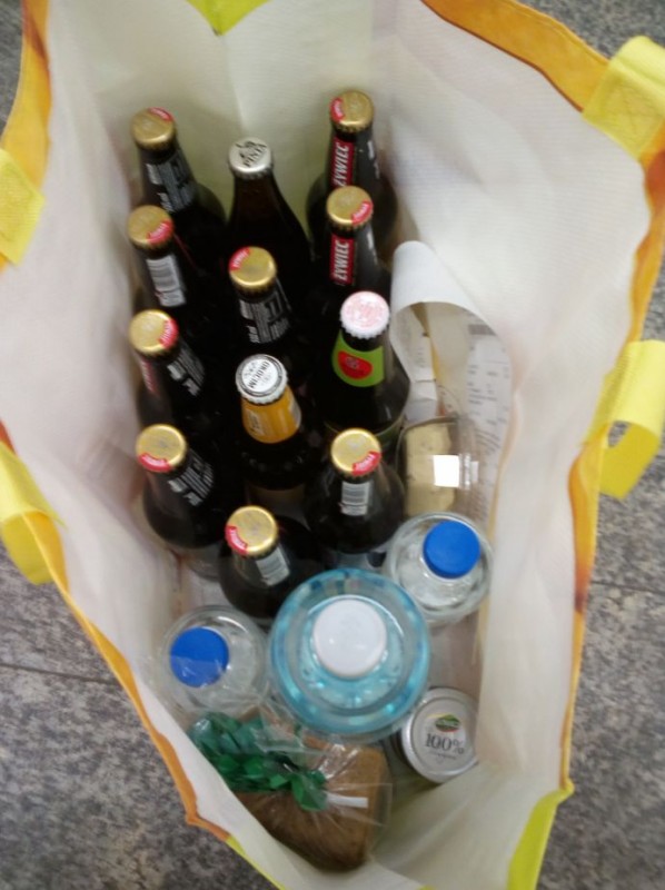 Vláčet vzorky až z Varšavy pro kolegy nebyl úplně dobrý nápad (pronese se to; dvě známé, které mě cestou potkaly, naštěstí ví, že nejsem notorik) :-)