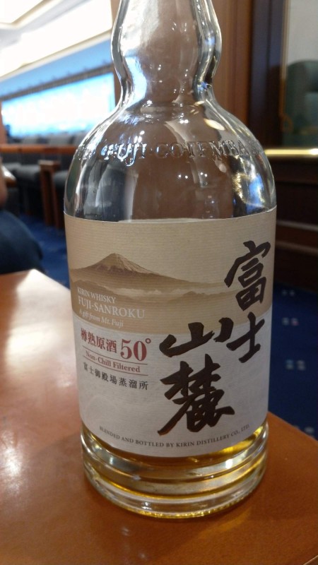 Ale flaska japonske whisky to jistila