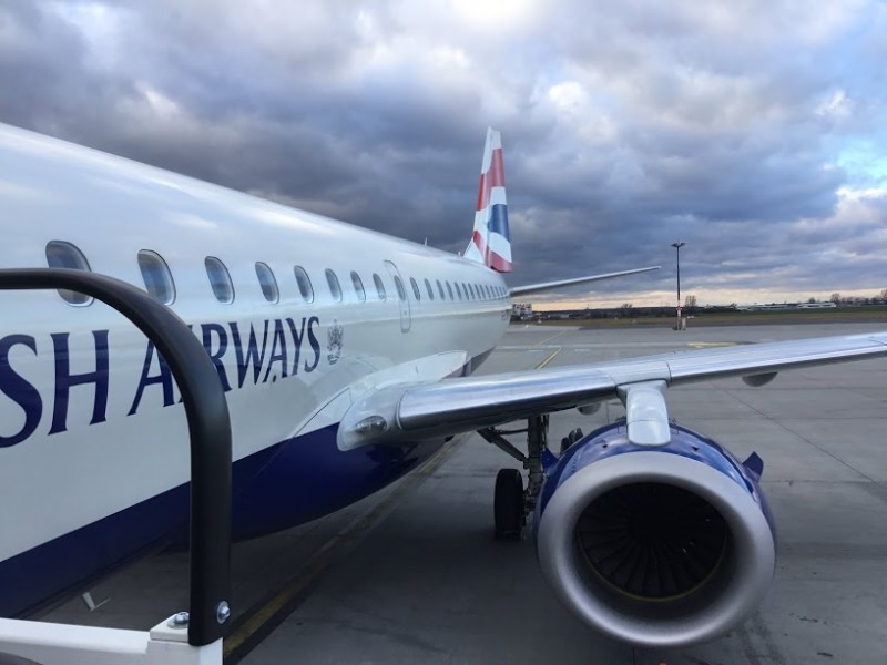 Security proběhla bez problémů a boarding probíhal busem.