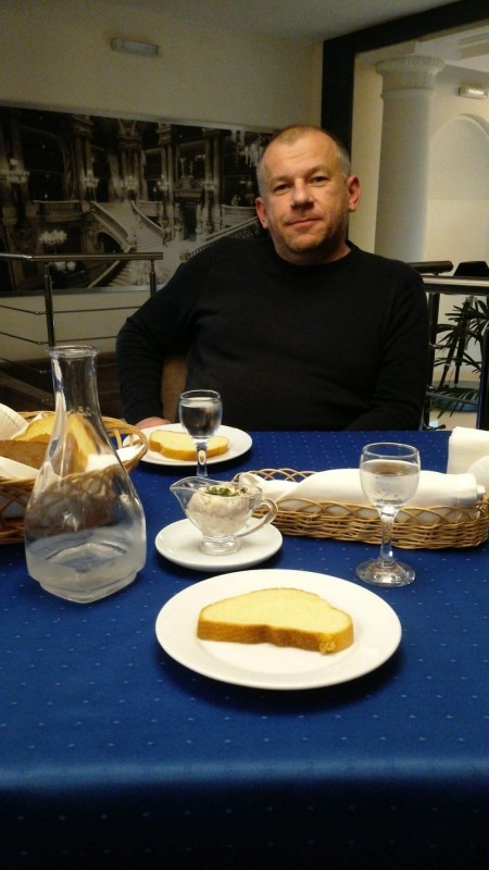 Na zaver vecera jsme si dali v nasem hotelu jeste ukrajinskou vodku vcetne sadla s chlebem