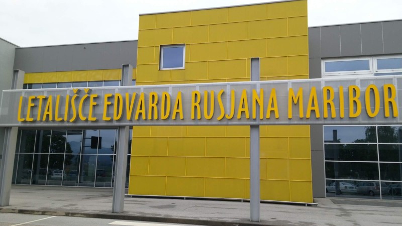 pojmenovano po Edvardovi Rusjanovi