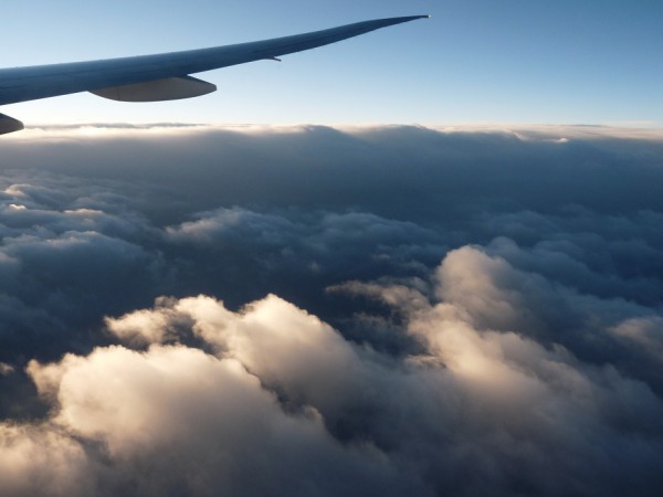vychod Slunce behem turbulentni casti letu...