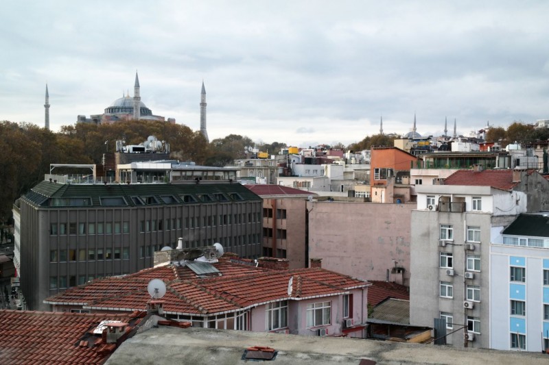 Na druhé straně se schovává Hagia Sofia a Modrá mešita