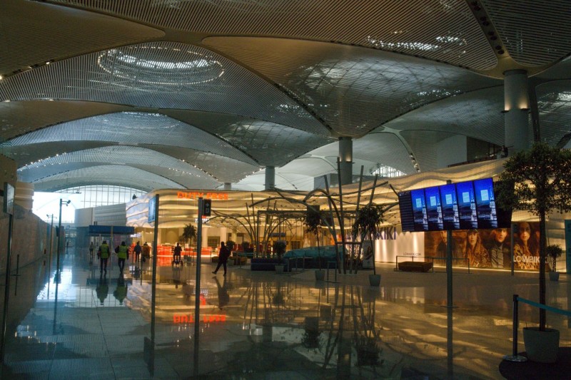 Další zavřený duty free shop