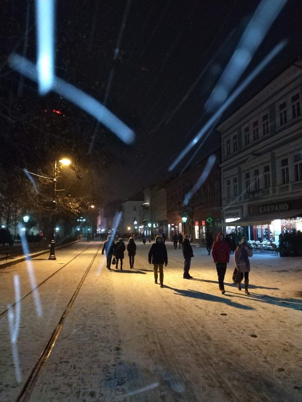 Venku zacalo foukat a hodne snezit