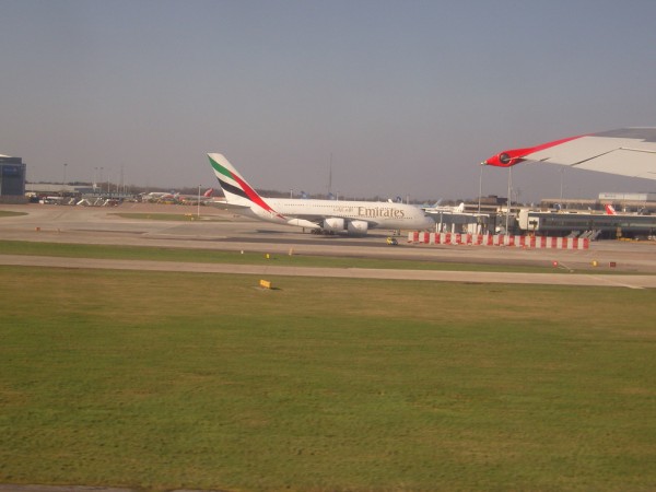 Emirates Airbus 380 pred odletem do Dubaje