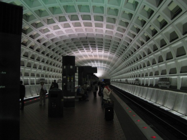 Přestup v centru D.C. - také na vás Washingtonské metro působí až megalomansky?