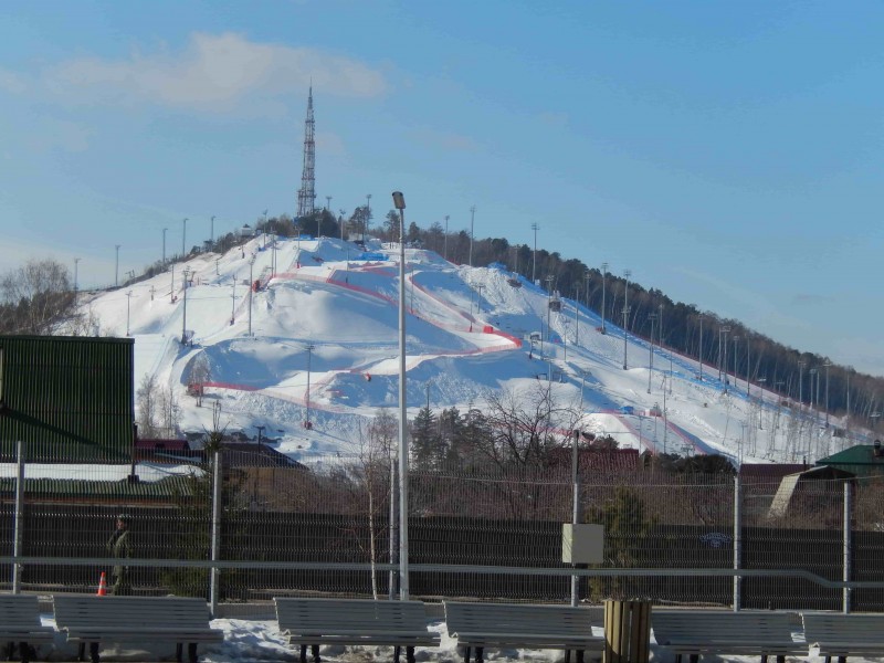 dscn0130.jpg (474.95 KiB) Zobrazeno 7620 x areál Sopka hned za vesnicí, na kopci byl snowboard a skicross