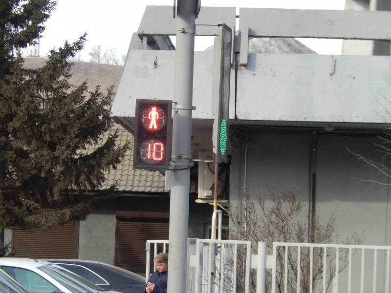 dscn0213.jpg (341.31 KiB) Zobrazeno 7620 x všude mají tenké semafory s odpočty