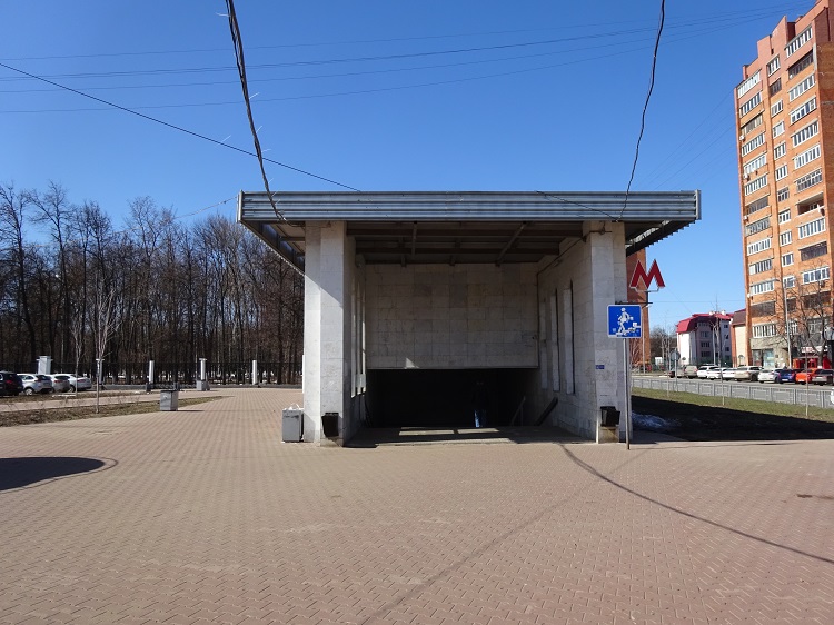 18 vstup do metra.JPG