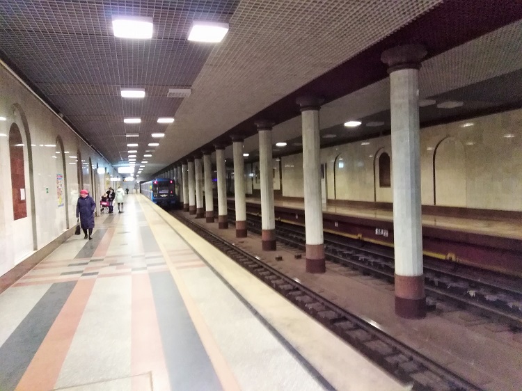 25 metro Moskvovskaja.jpg