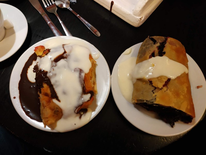 Vynikajici strudl v Lviv Galician Cheese Cake and Strudel Bakery, Rynok 13