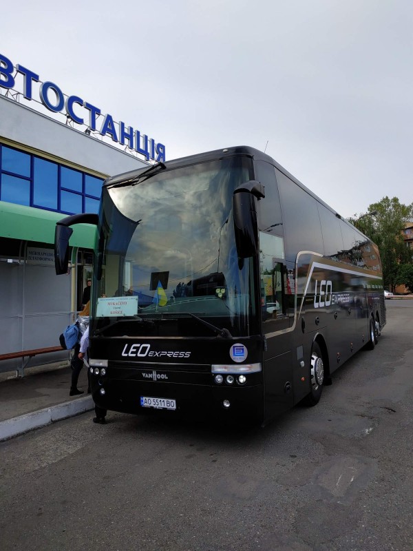 Muj bus uz je tady