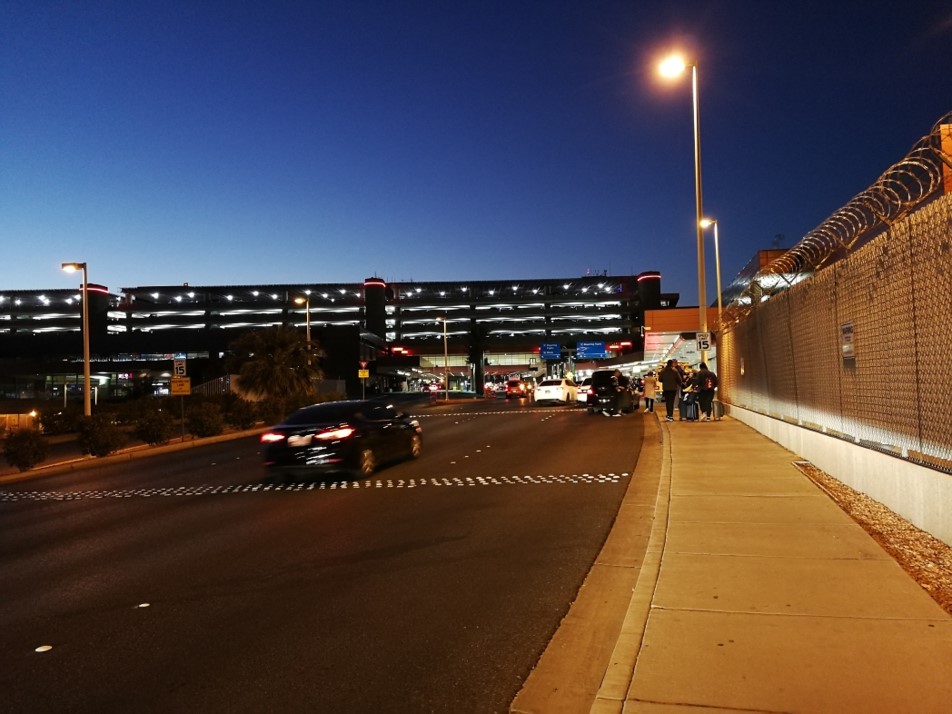 McCarran International Airport v půl šesté ráno
