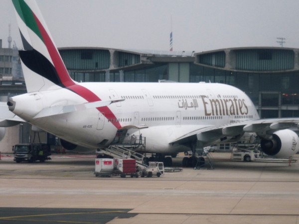 A380-800 Emirates je temer stejne vysoky jako terminal 2A