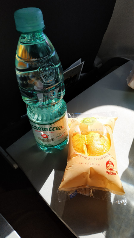 obcerstveni behem letu. Jeste byla v nabidce jablecna verze.