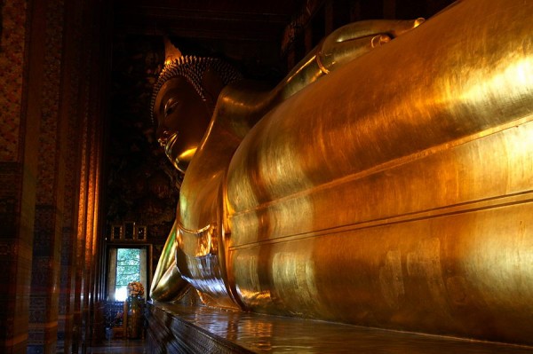 Ležící buddha...