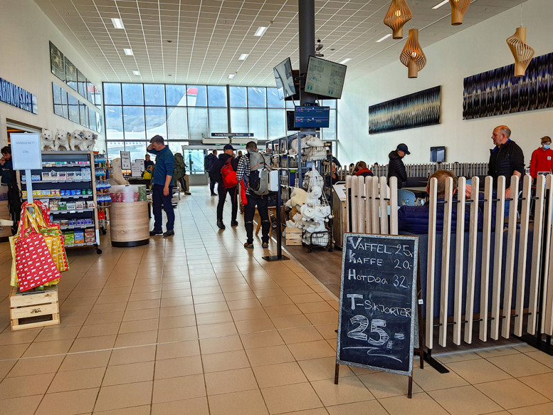 21_longyearbyen_shop.jpg