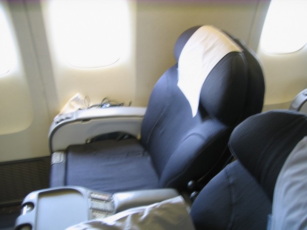 Business Class v B772 UA