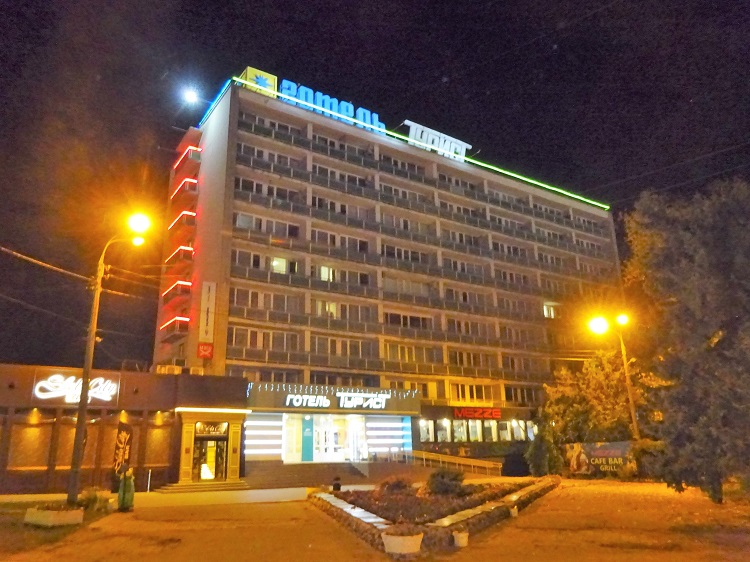 7 hotel.JPG