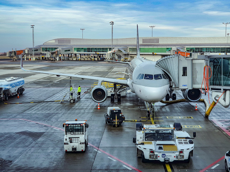 PRG_A320_QR_gate.jpg