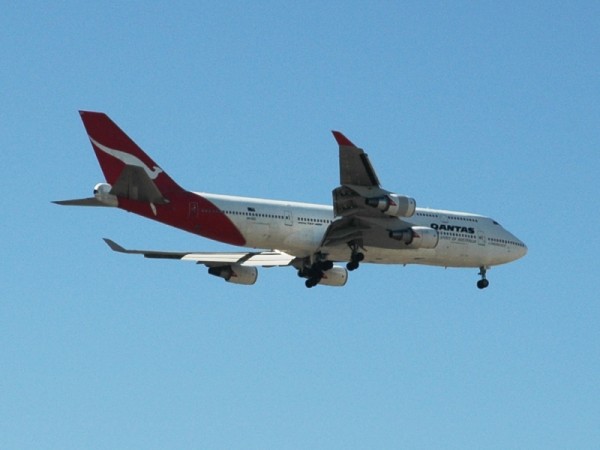 QF B744