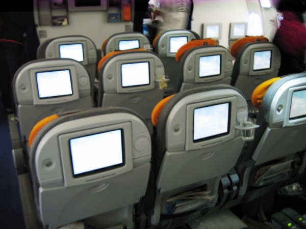 Economy Class v A346 LH