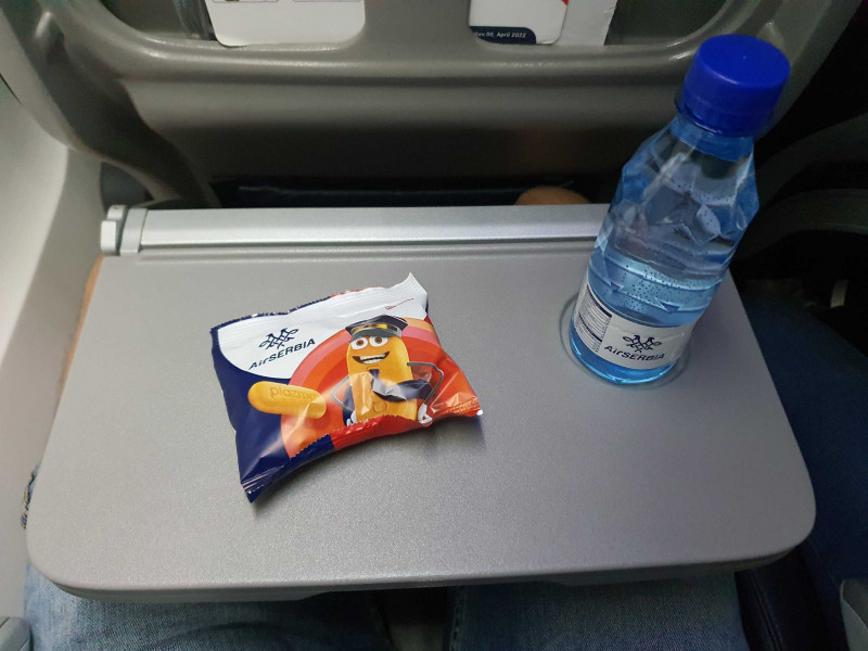 Servis Air Serbie se skládá ze sušenek Plazma a vody