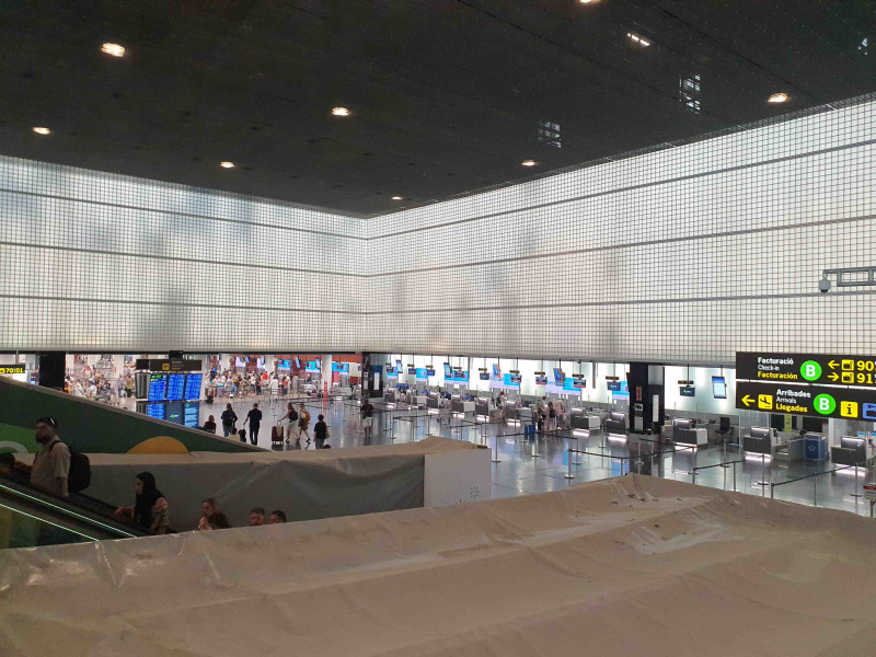 Terminál T2 (Vueling létá z T1) letiště Barcelona–El Prat (BCN), letiště nosí jméno po katalánském politikovi se jménem Josep Tarradellas