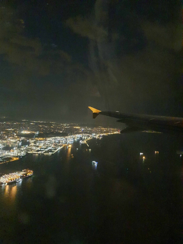 Svítící Barcelona po vzletu z 06R