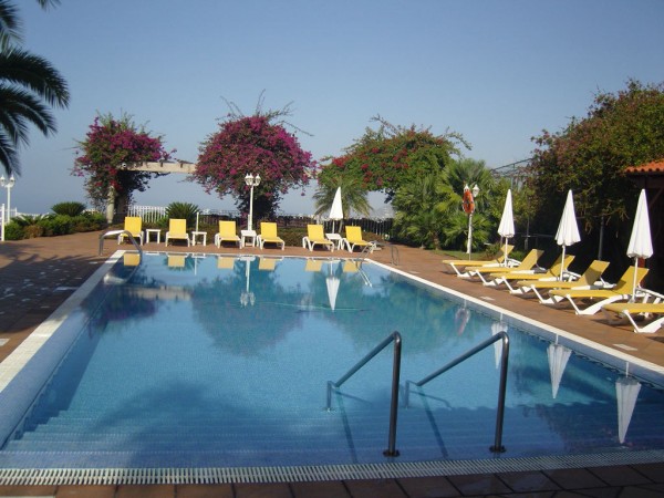 Bazen na strese hotelu