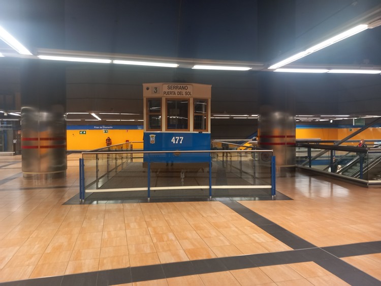 Památnák starých tramvají v přestupním uzlu Pinar de Chamartin