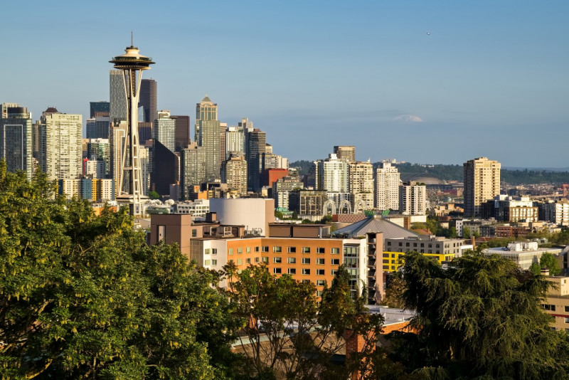 Seattle a Rainier v dálce