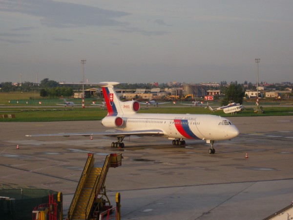 TU 154 - Slovak Air Force v klidu odpociva na plose letiste
