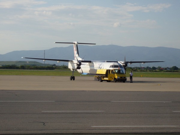 Dalsi z nekolika Dash 8-400 ktere ma OU ve sve flotile pred odletem