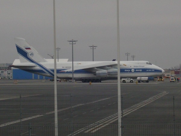 Antonov 124 v TLL