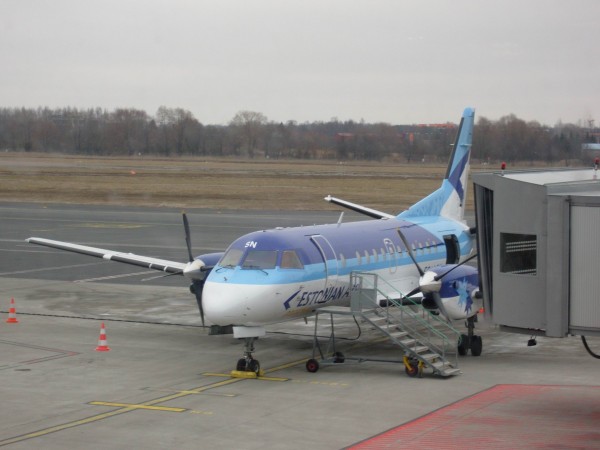 Estonian Air Saab 340 u gatu pred letem do Helsinek