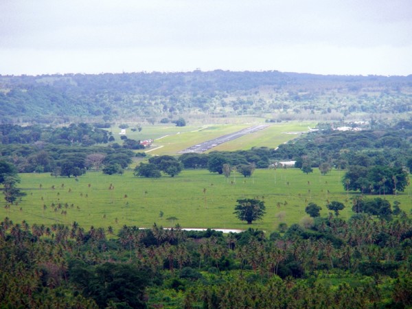 Bauerfield Airport je velice jednoduché letiště u hlavního města Port Vila utopené v tropické zeleni.